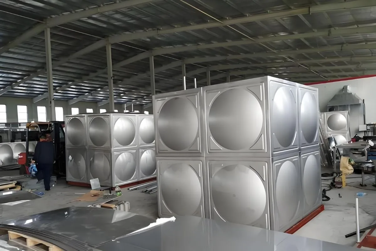 Các loại bể lắp ghép phổ biến gồm bảo ôn composite và inox